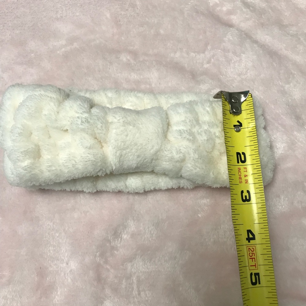 ✨✨5/$10✨✨ Accessorie Unisex Off White plush Headband Makeup headband New - Picture 6 of 6